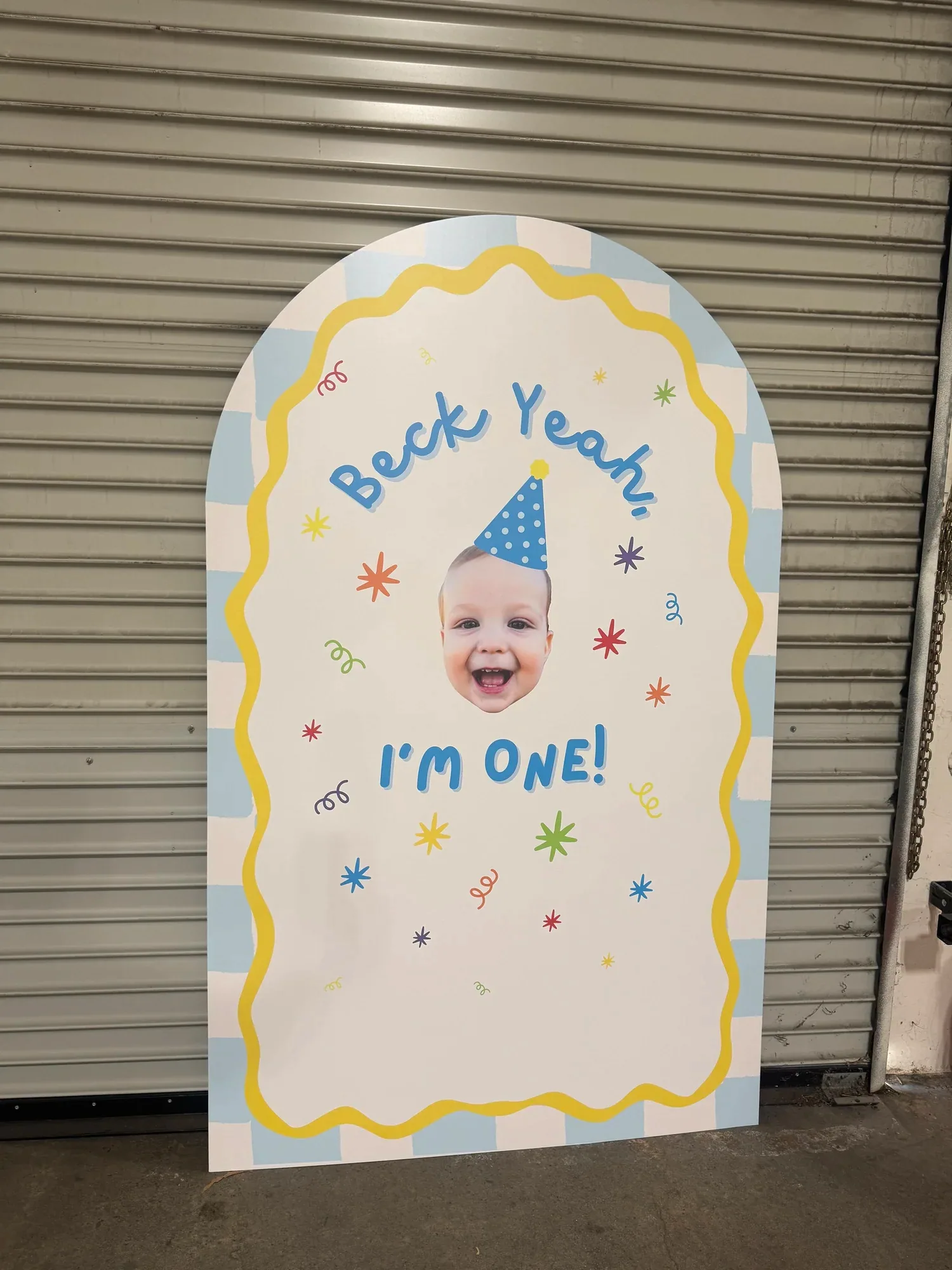 First birthday arch sign with the birthday boy’s photo